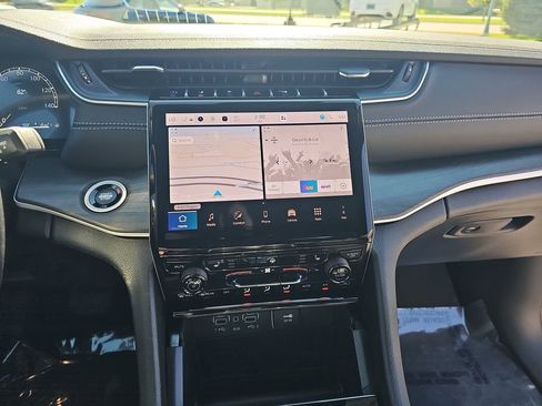 New 2025 Jeep Grand Cherokee L Limited w/ Trailer Tow Package image 22