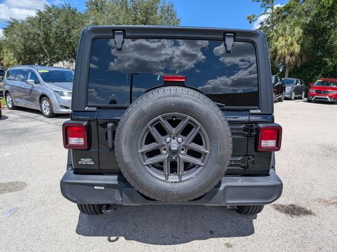 Used 2024 Jeep Wrangler Unlimited Sport AWD/4WD image 5