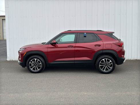 Used 2024 Chevrolet TrailBlazer LT w/ Convenience Package image 3