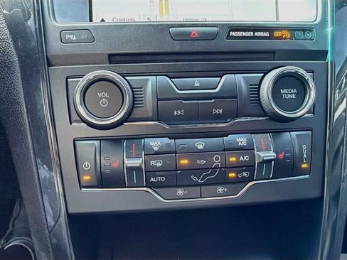 Used 2017 Ford Explorer XLT w/ Equipment Group 202A FWD image 21