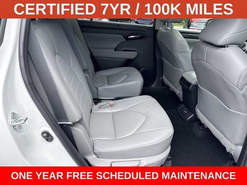 Used 2023 Toyota Highlander XLE FWD image 11