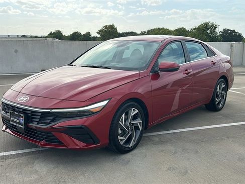 Used 2025 Hyundai Elantra Limited FWD image 9