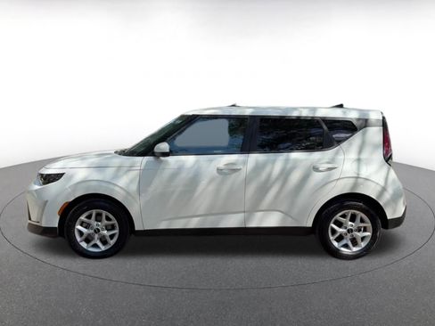 Used 2025 Kia Soul LX w/ LX Technology Package FWD image 9