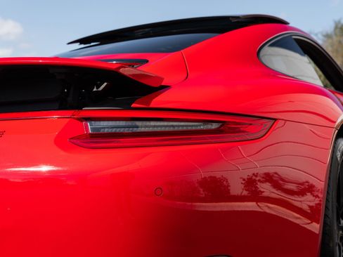Used 2019 Porsche 911 Carrera 4 image 17