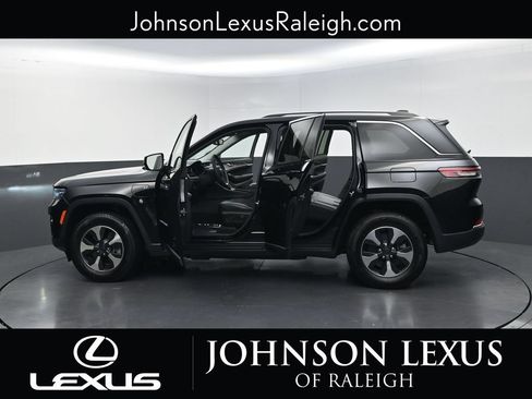 Used 2023 Jeep Grand Cherokee 4WD 4xe image 37