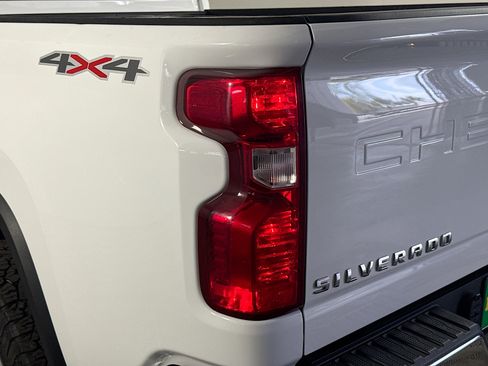 Used 2023 Chevrolet Silverado 2500 LT image 35