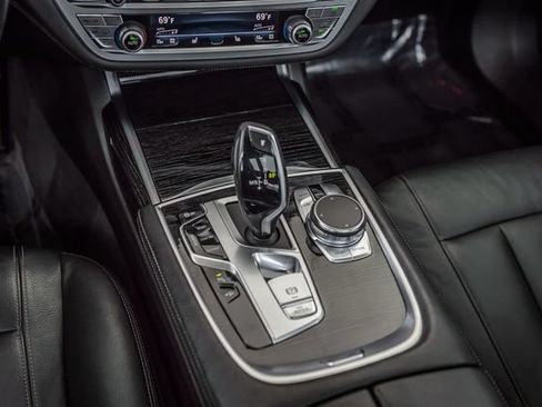 Used 2019 BMW 740i w/ M Sport Package RWD image 32