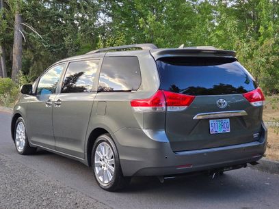 Used 2011 Toyota Sienna Limited w/ Premium Pkg