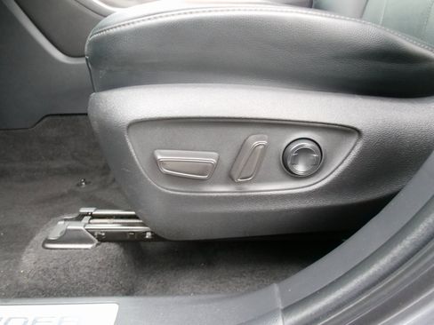 Used 2023 Toyota Highlander Limited image 19