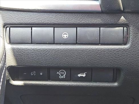 Used 2026 Nissan Rogue SL FWD image 7