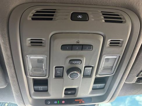 Used 2024 Cadillac Escalade Premium Luxury Platinum AWD/4WD image 33