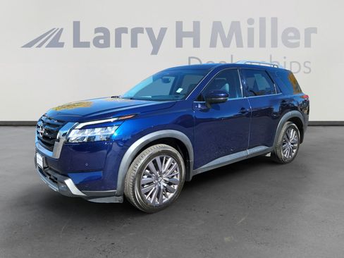 Used 2022 Nissan Pathfinder SL w/ SL Premium Package image 1