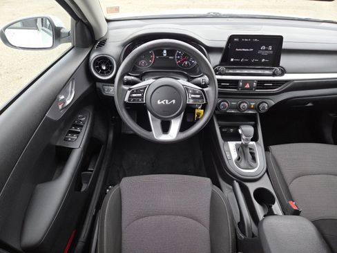 Used 2023 Kia Forte LXS w/ LXS Technology Package image 24