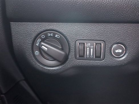 Used 2015 Dodge Challenger SRT Hellcat image 19