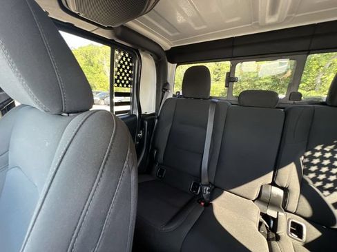 Used 2022 Jeep Gladiator Sport AWD/4WD image 13
