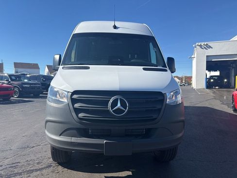 Used 2025 Mercedes-Benz Sprinter 2500 image 2