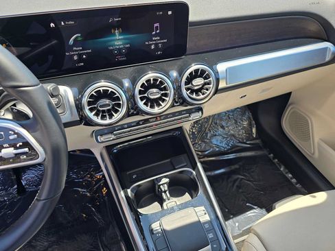 Used 2023 Mercedes-Benz GLB 250 4MATIC image 27