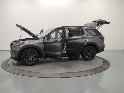 Used 2025 Ford Explorer ST-Line w/ ST-Line Street Pack AWD/4WD image 13