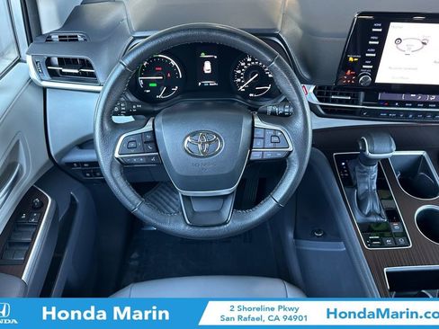 Used 2022 Toyota Sienna XLE image 17
