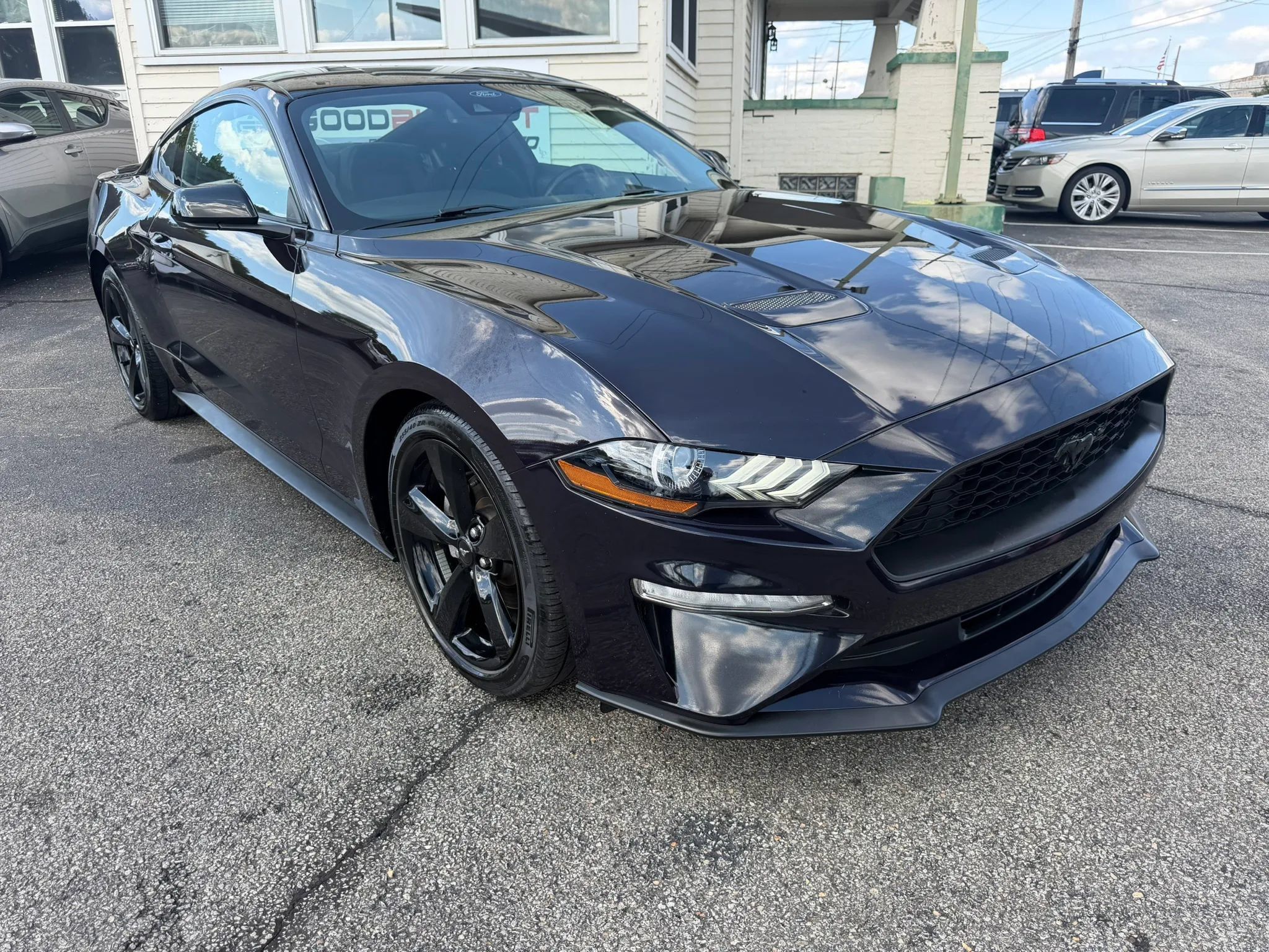 Used 2022 Ford Mustang Coupe w/ Black Accent Package RWD image 5