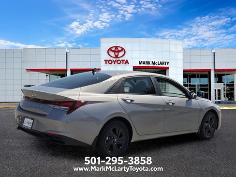 Used 2023 Hyundai Elantra SEL FWD image 5