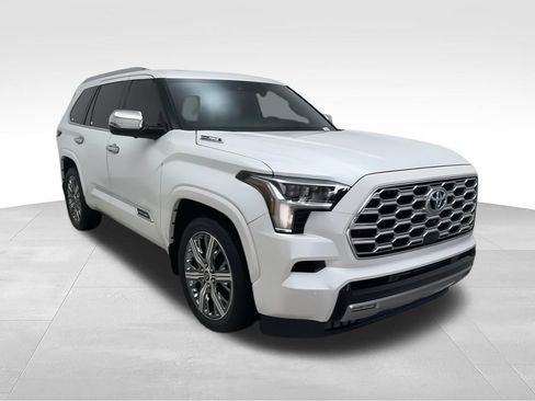 Used 2023 Toyota Sequoia Capstone AWD/4WD image 3