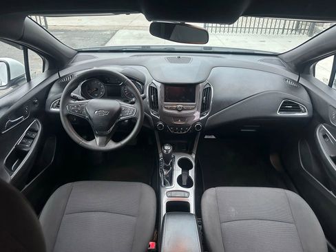 Used 2019 Chevrolet Cruze LT image 9