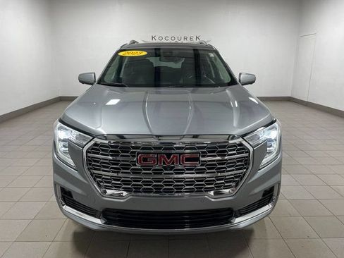 Used 2023 GMC Terrain Denali w/ Denali Premium Package AWD/4WD image 2
