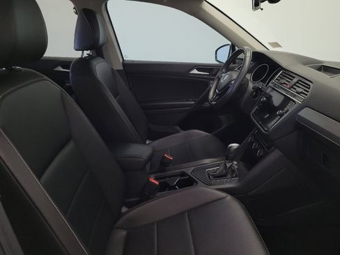 Used 2021 Volkswagen Tiguan SE w/ Panoramic Sunroof Package image 21