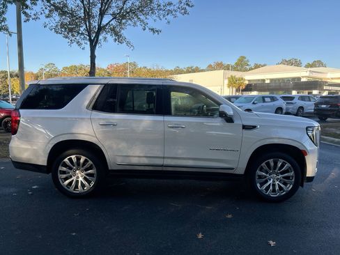 Used 2022 GMC Yukon Denali w/ Denali Premium Package image 10