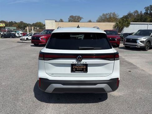 New 2026 Volkswagen Tiguan SE FWD image 5