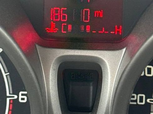 Used 2013 Ford Fiesta SE FWD image 4