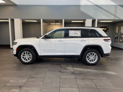 New 2025 Jeep Grand Cherokee Laredo X w/ Luxury Tech Group I image 9