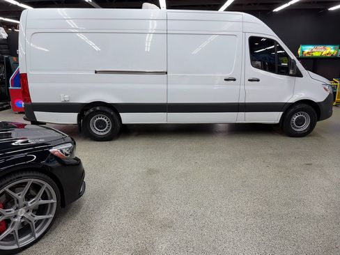 Used 2020 Mercedes-Benz Sprinter 2500 image 6