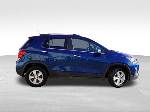 Used 2019 Chevrolet Trax LT w/ LT Convenience Package image 3