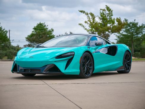 Used 2025 McLaren Artura Spider RWD image 3