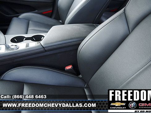 Used 2025 Genesis G70 2.5T RWD image 32