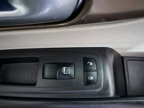 Used 2021 Chrysler Voyager Lxi image 29