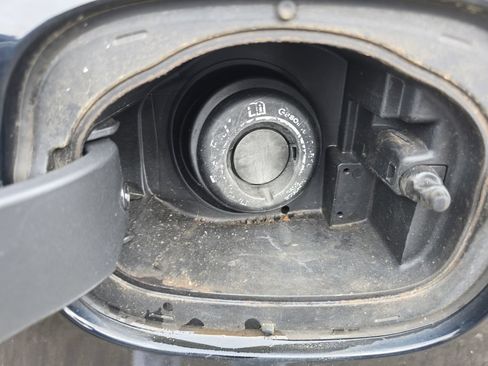 Used 2016 Ford Fusion SE FWD image 9