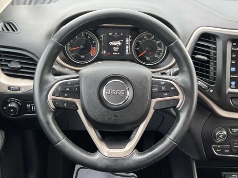 Used 2015 Jeep Cherokee Latitude w/ Comfort/Convenience Group image 24