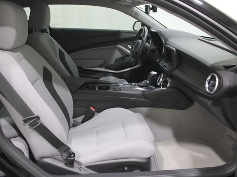 Used 2020 Chevrolet Camaro LT w/ RS Package image 28