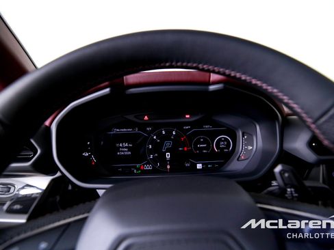 Used 2025 Lamborghini Urus SE AWD/4WD image 13