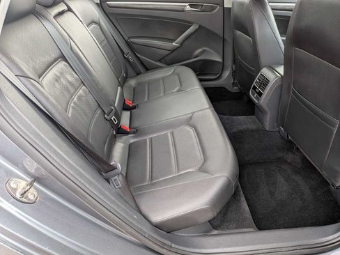 Used 2018 Volkswagen Passat 2.0T SE FWD image 20