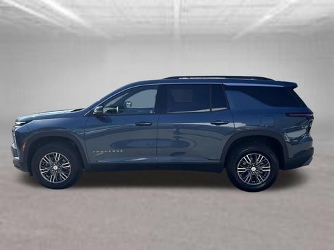 Used 2026 Chevrolet Traverse LT AWD/4WD image 2