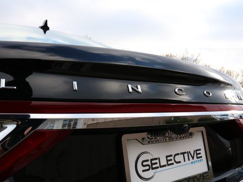Used 2020 Lincoln Continental Reserve image 16