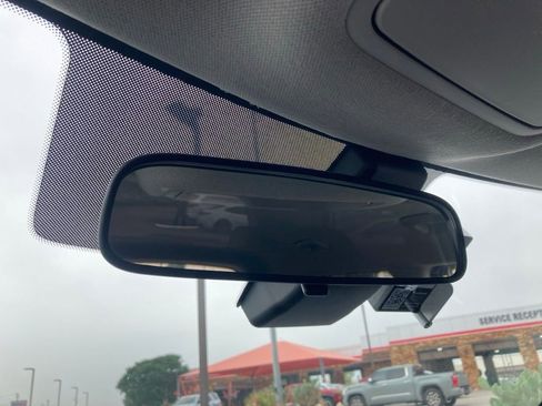 Used 2025 Kia Soul LX w/ LX Technology Package FWD image 24