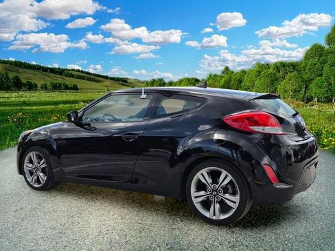 Used 2017 Hyundai Veloster Value Edition FWD image 4