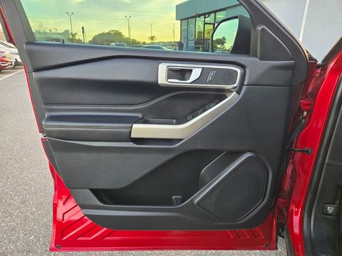 Used 2021 Ford Explorer XLT image 23