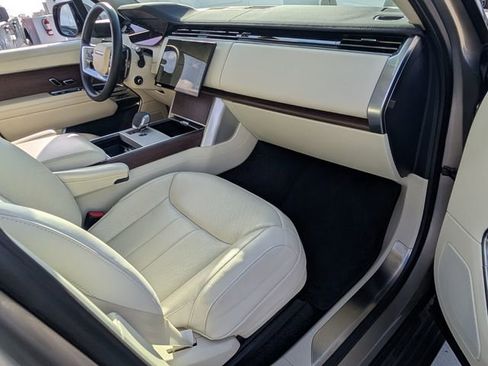 Used 2024 Land Rover Range Rover SE image 14