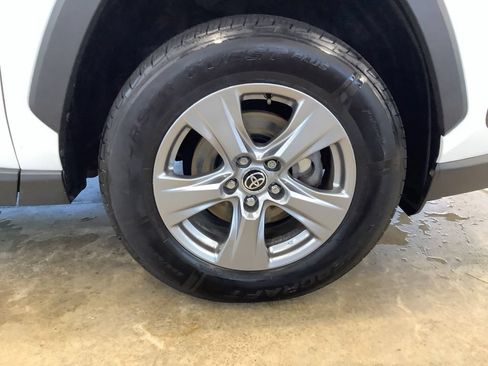 Used 2022 Toyota RAV4 LE AWD/4WD image 29